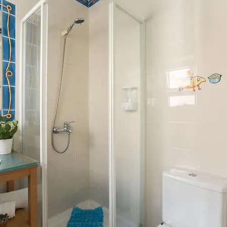 Bed & Breakfast Lisbon Waves Surf *