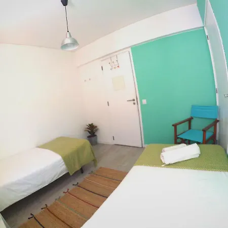 Lisbon Waves Surf Bed & Breakfast *