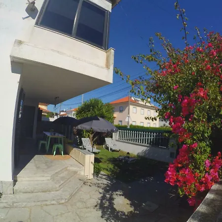 Lisbon Waves Surf Bed & Breakfast *