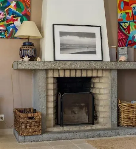 Lisbon Waves Surf Bed and breakfast