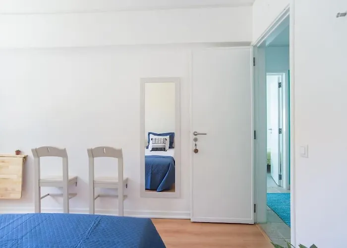 Lisbon Waves Surf Bed and breakfast