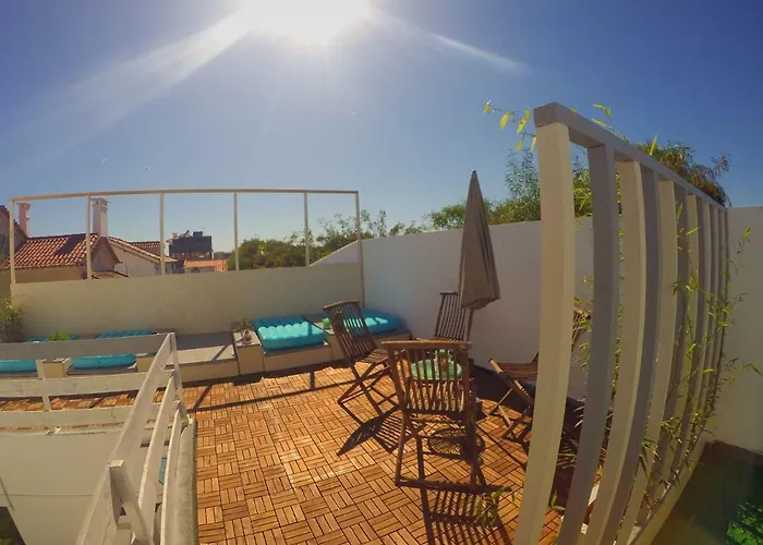 Lisbon Waves Surf Bed and breakfast Almada