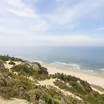 Bed and Breakfast Lisbon Waves Surf Αλμάδα