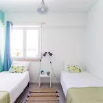 Lisbon Waves Surf Bed and Breakfast *