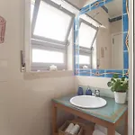 Lisbon Waves Surf * Αλμάδα