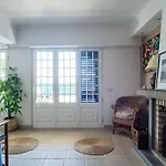 Lisbon Waves Surf Bed and Breakfast