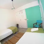 Lisbon Waves Surf Bed and Breakfast *