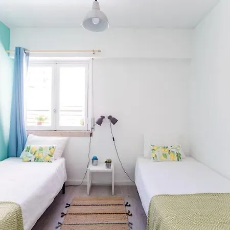 Lisbon Waves Surf Couette-café *