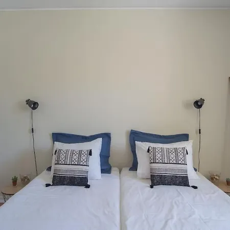 Lisbon Waves Surf Couette-café