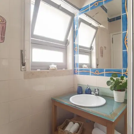 Lisbon Waves Surf * Almada