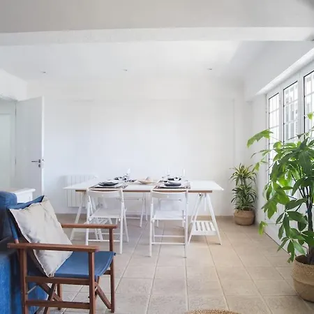 Lisbon Waves Surf Couette-café