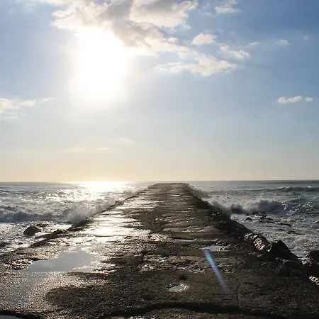 Lisbon Waves Surf * Almada