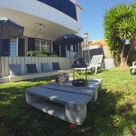 Lisbon Waves Surf Panzió