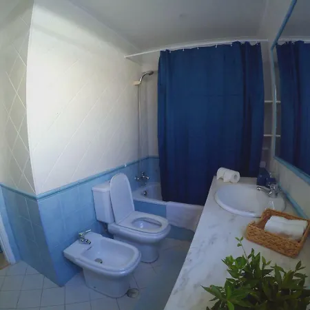 Lisbon Waves Surf Couette-café *