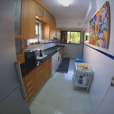 Lisbon Waves Surf Couette-café *