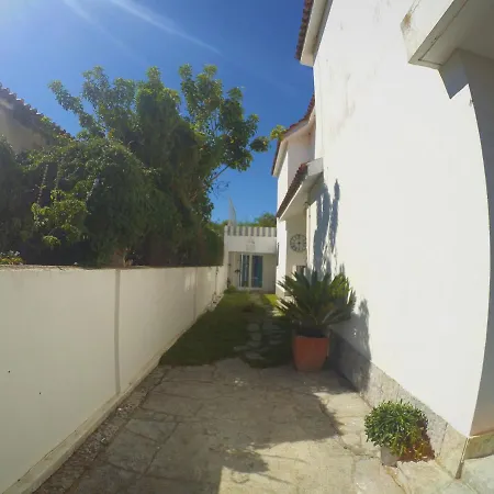 Lisbon Waves Surf B&B 코스타 다 카파리카