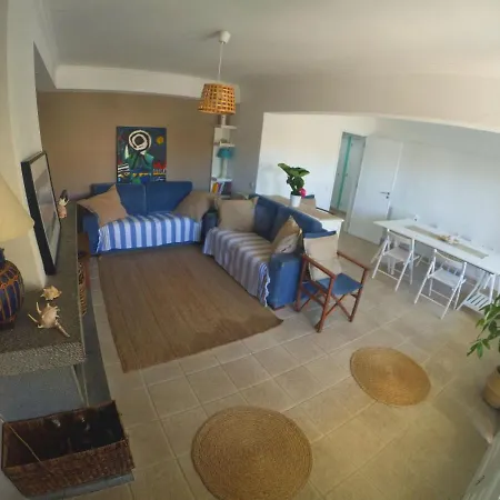 Lisbon Waves Surf Couette-café