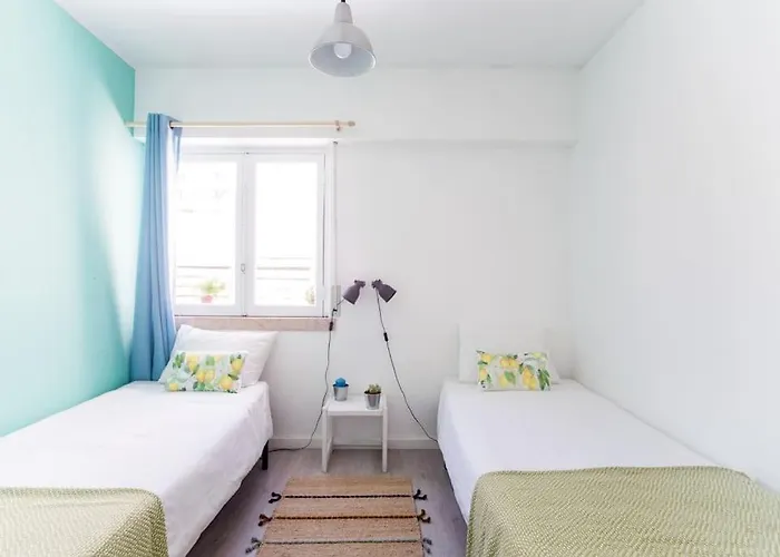 Lisbon Waves Surf Bed & Breakfast *