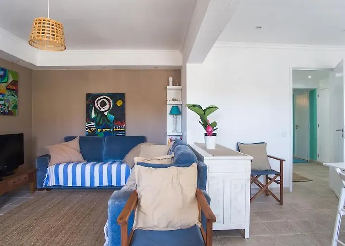 Lisbon Waves Surf Bed & Breakfast