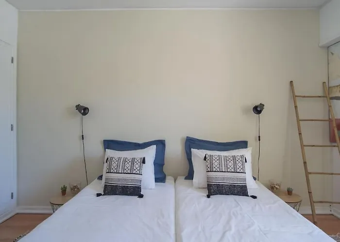 Lisbon Waves Surf Bed & Breakfast