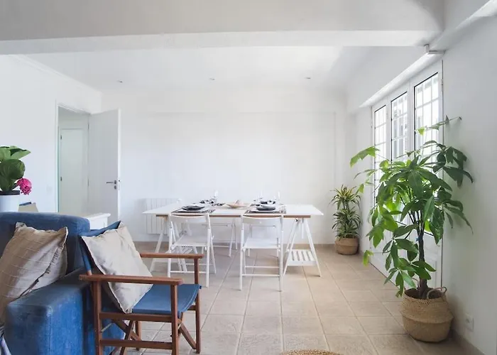 Lisbon Waves Surf Bed & Breakfast