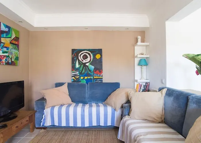 Lisbon Waves Surf Bed & Breakfast *