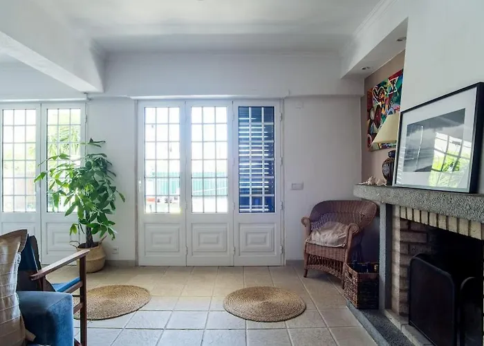 Lisbon Waves Surf Bed & Breakfast