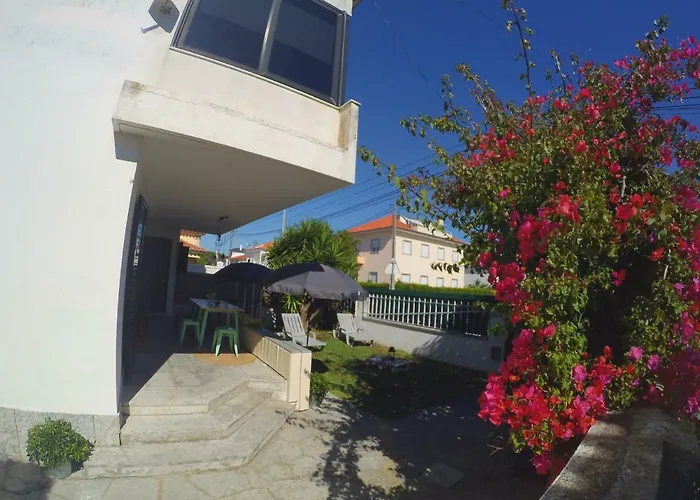 Lisbon Waves Surf Bed & Breakfast *
