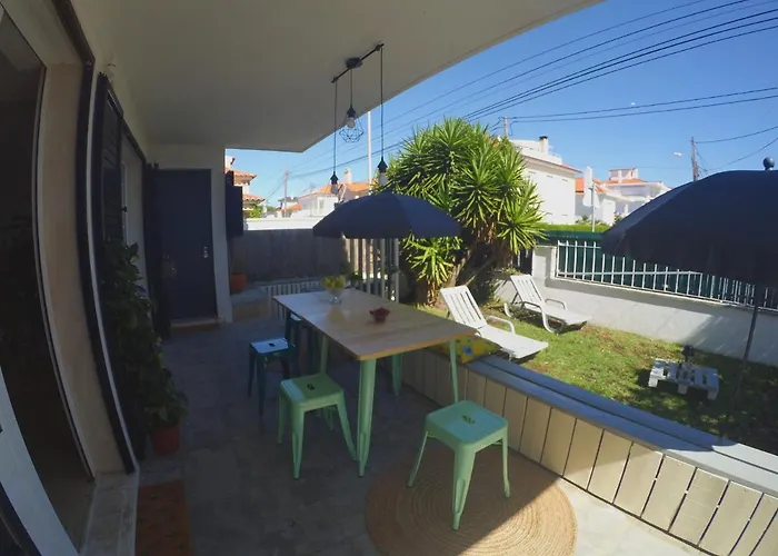 Bed & Breakfast Lisbon Waves Surf *