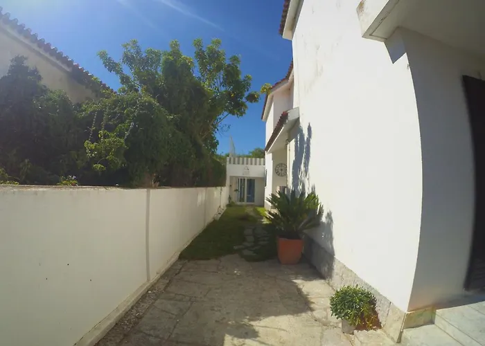 Lisbon Waves Surf Oda ve Kahvaltı Almada